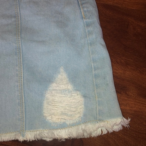 💜Super adorable jean skirt - Picture 3 of 3